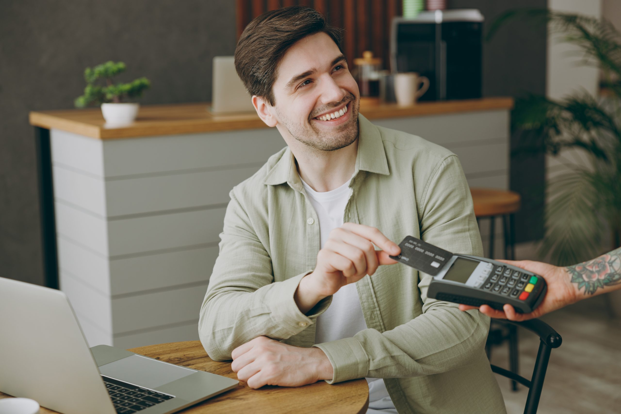 Revolutionize the experience for your restaurant customers. Choose an all-in-one restaurant management system for your business.