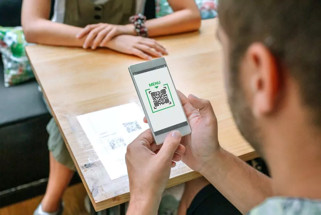 scanning qr code for mobile ordering